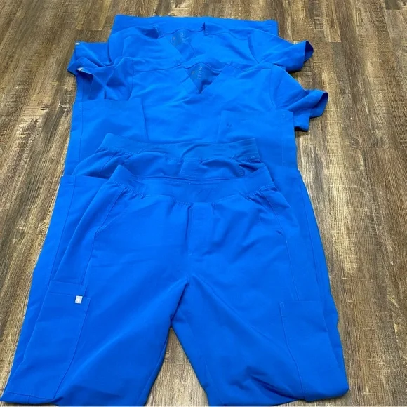 Figs Ladies Bundle Of 2 Scrub Sets Blue Size Medium * flawed pant* - Picture 9 of 15